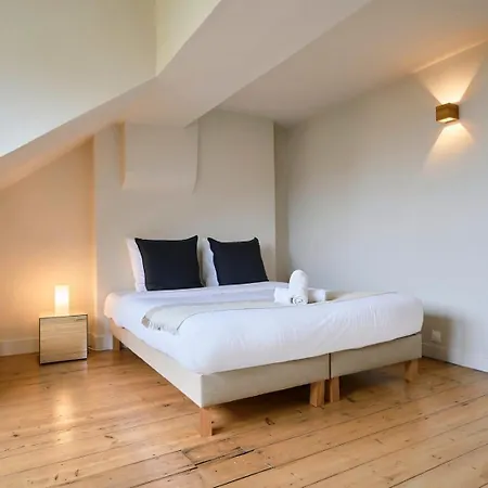 Apartment Atypical 2 Bedroom Near Train Station *