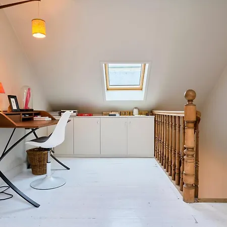 Atypical 2 Bedroom Near Train Station Apartment