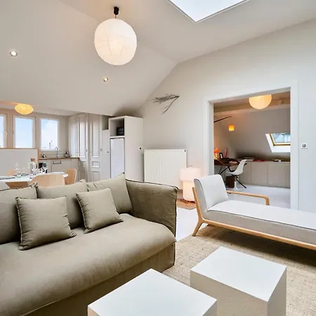 Atypical 2 Bedroom Near Train Station