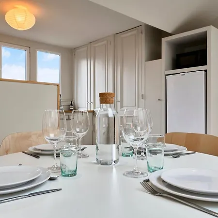 Apartment Atypical 2 Bedroom Near Train Station *