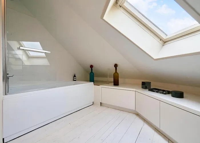 Appartamento Atypical 2 Bedroom Near Train Station