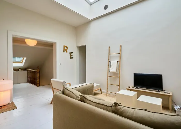 Appartamento Atypical 2 Bedroom Near Train Station