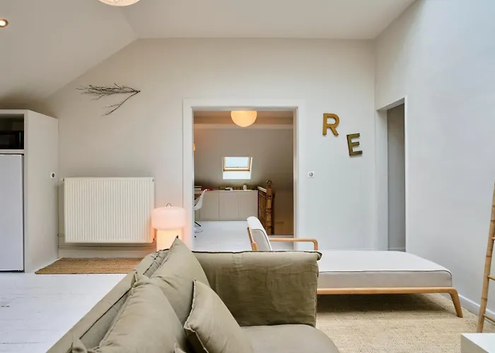 Atypical 2 Bedroom Near Train Station Appartamento