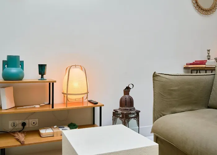 Atypical 2 Bedroom Near Train Station