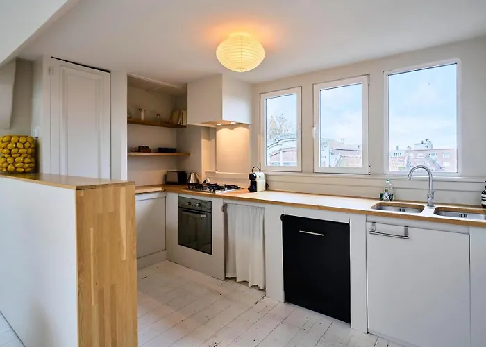 Appartamento Atypical 2 Bedroom Near Train Station *