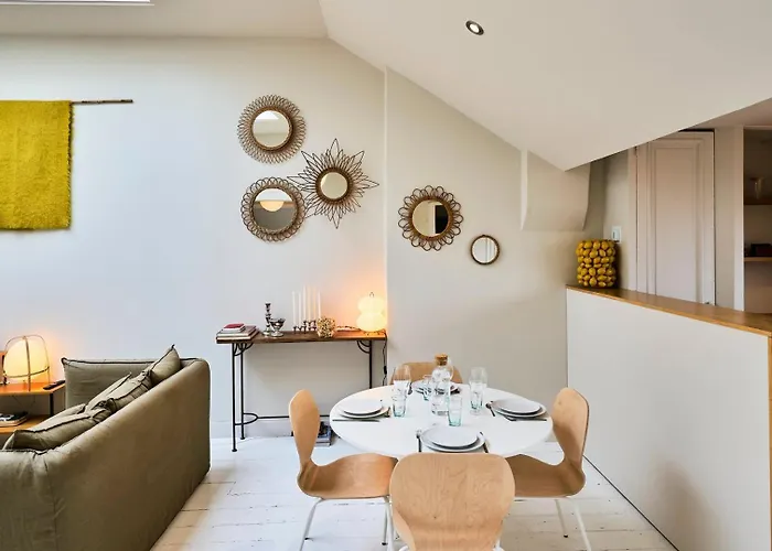 Atypical 2 Bedroom Near Train Station *