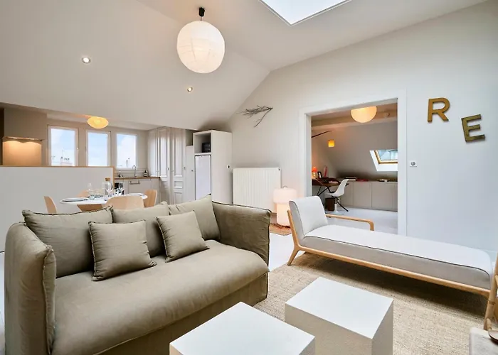 Atypical 2 Bedroom Near Train Station